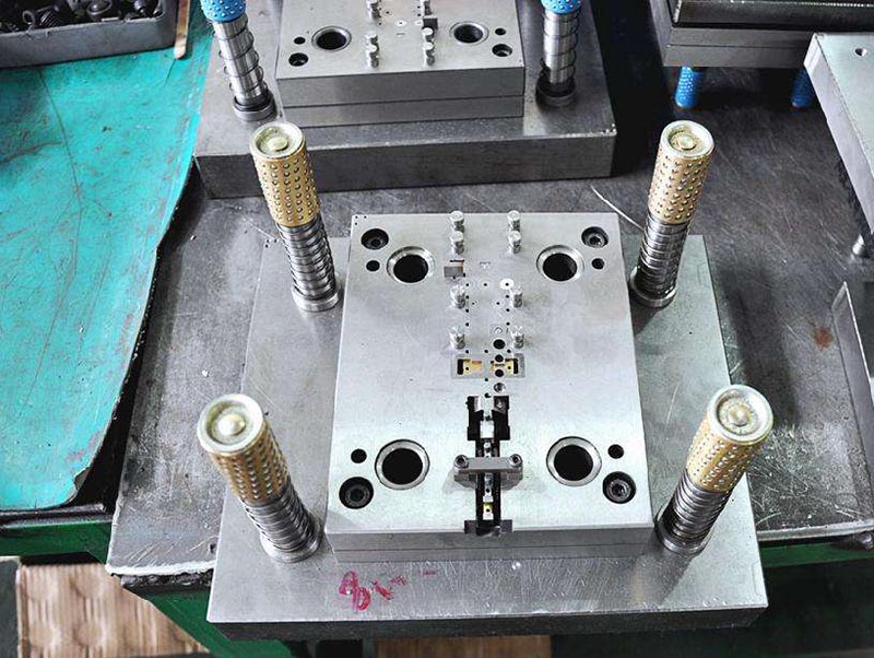 源城模具制造-01