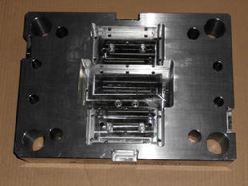 源城精密塑料模-06